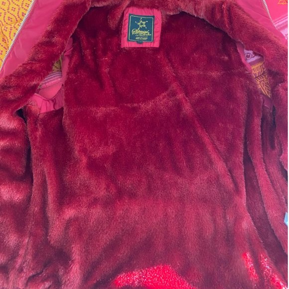 Red Vest - Picture 5 of 6